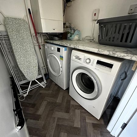 Kennedy Villa - 5 Bedroom House With Hot Tub, Wifi, Free Parkings, Close To Bicester Village Exterior foto