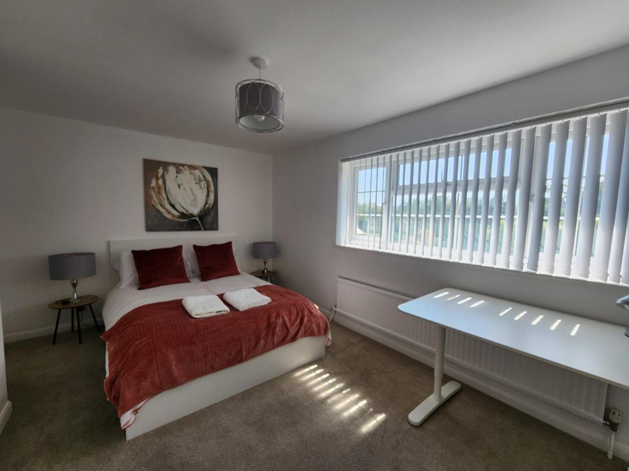 Kennedy Villa - 5 Bedroom House With Hot Tub, Wifi, Free Parkings, Close To Bicester Village Exterior foto