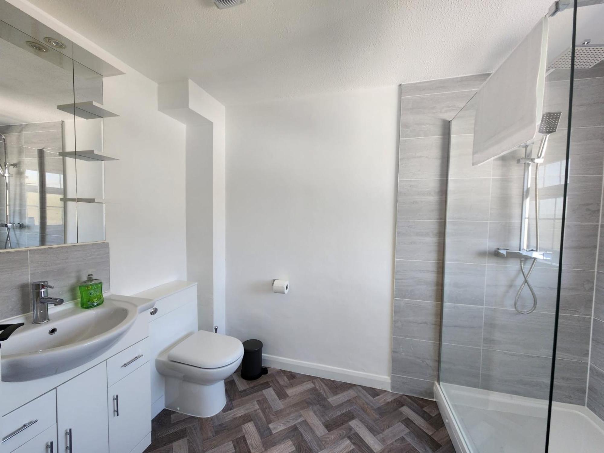 Kennedy Villa - 5 Bedroom House With Hot Tub, Wifi, Free Parkings, Close To Bicester Village Exterior foto
