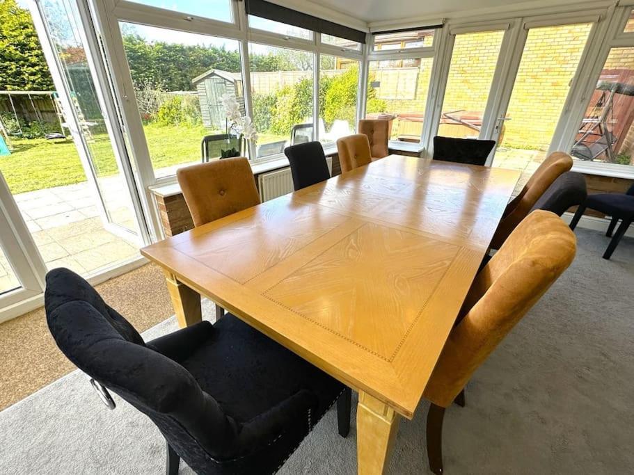 Kennedy Villa - 5 Bedroom House With Hot Tub, Wifi, Free Parkings, Close To Bicester Village Exterior foto