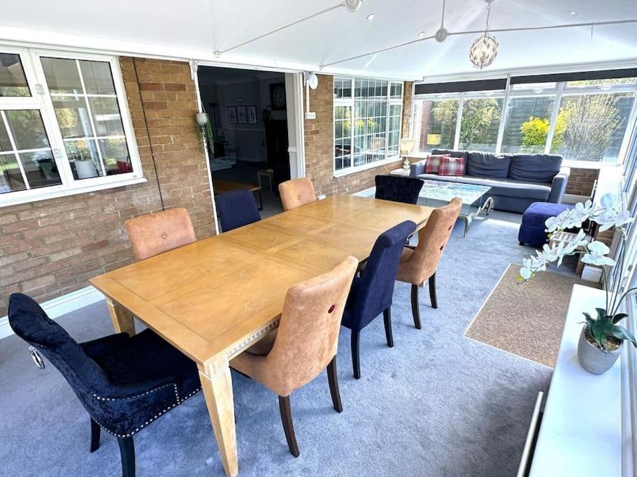 Kennedy Villa - 5 Bedroom House With Hot Tub, Wifi, Free Parkings, Close To Bicester Village Exterior foto