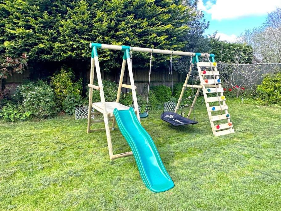 Kennedy Villa - 5 Bedroom House With Hot Tub, Wifi, Free Parkings, Close To Bicester Village Exterior foto